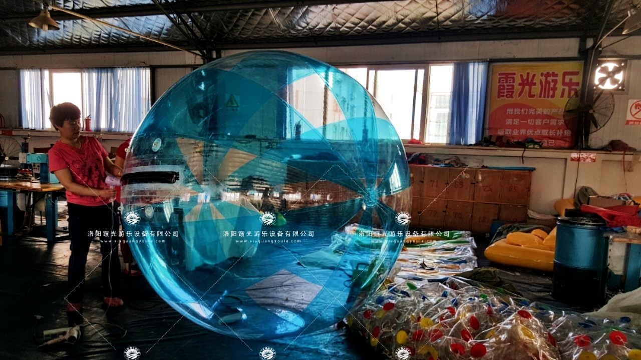 兴隆水上步行球